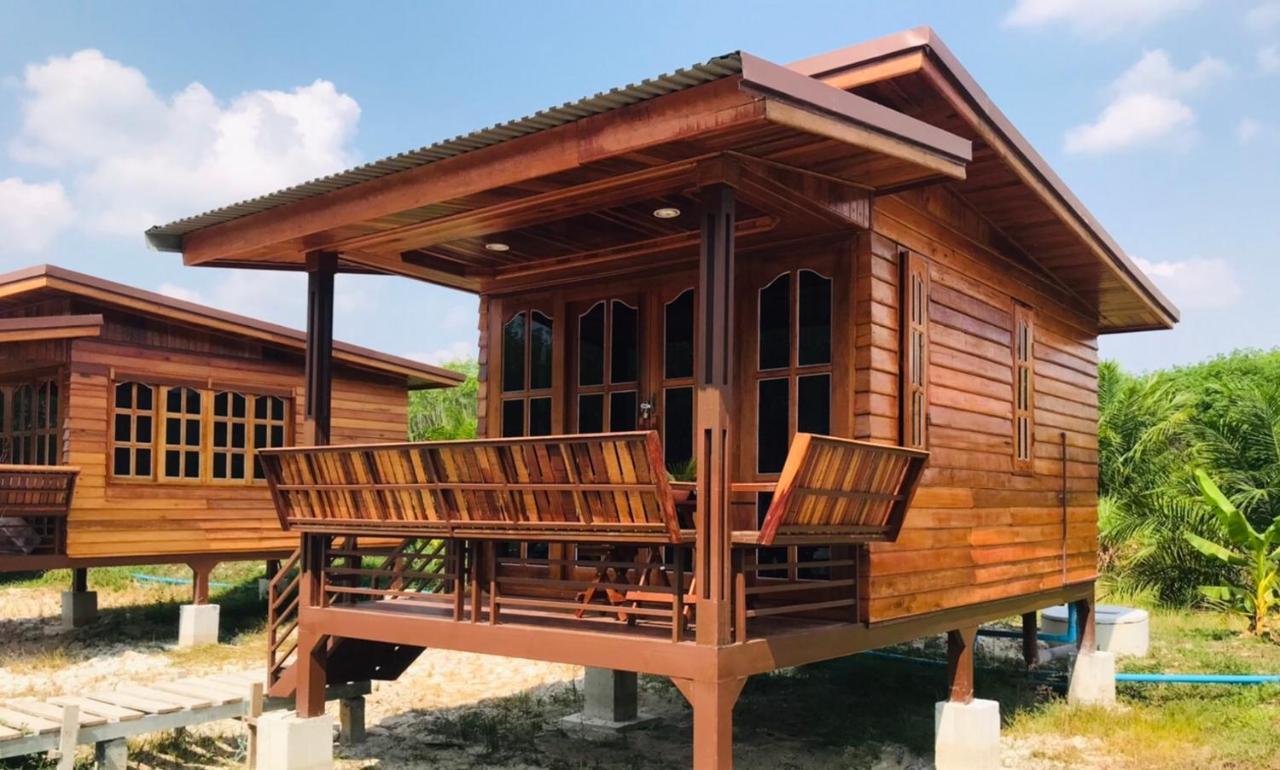 ไร่นาบัวหลวง คาเฟ่ & ฟาร์มสเตย์ Raina Bualuang Cafe & Farm Stay Ban Na No Exterior foto